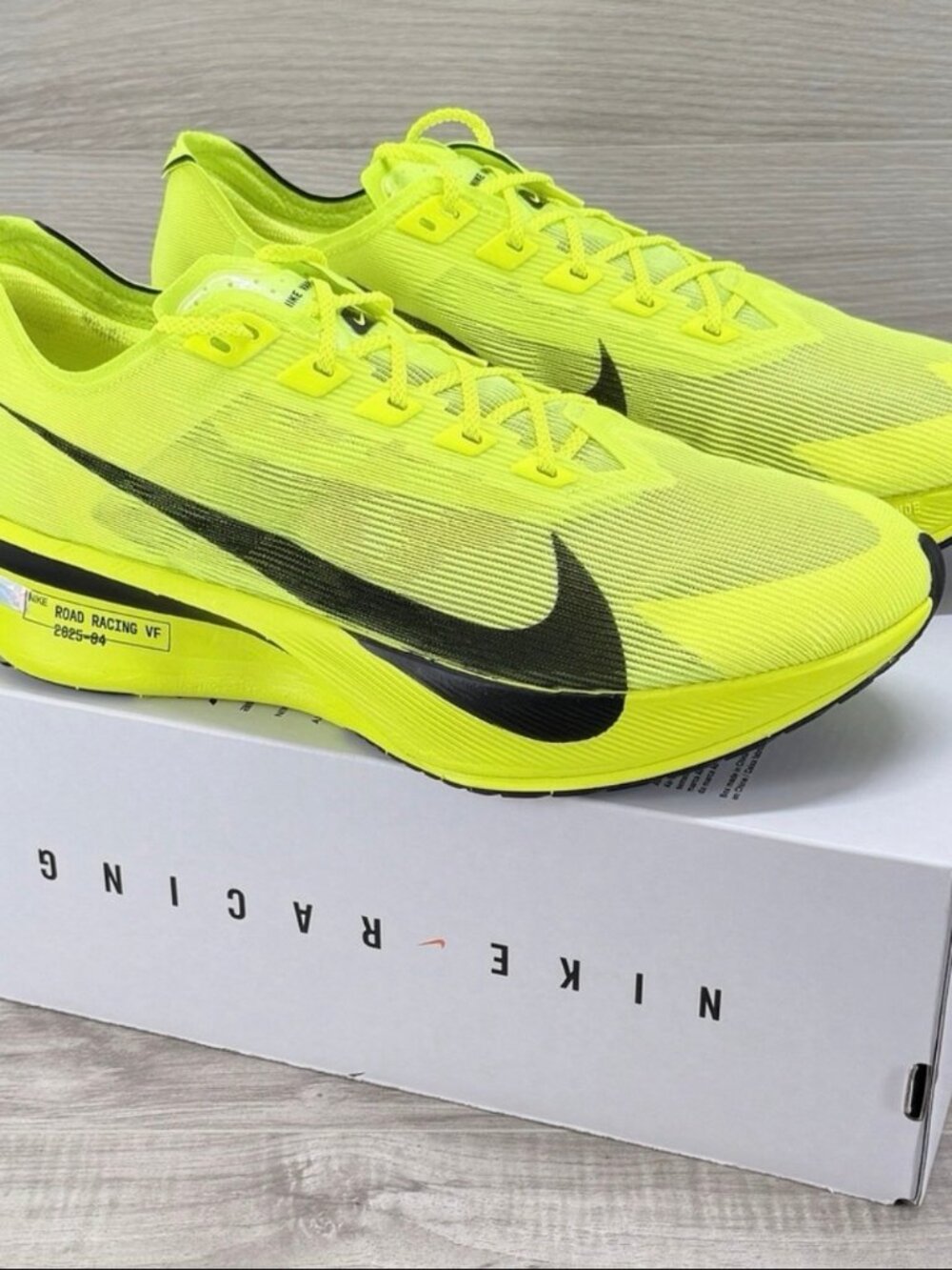 Nike Vaporfly 4 Mens 11 Volt Black ZoomX Carbon Plate Running Shoes NWT